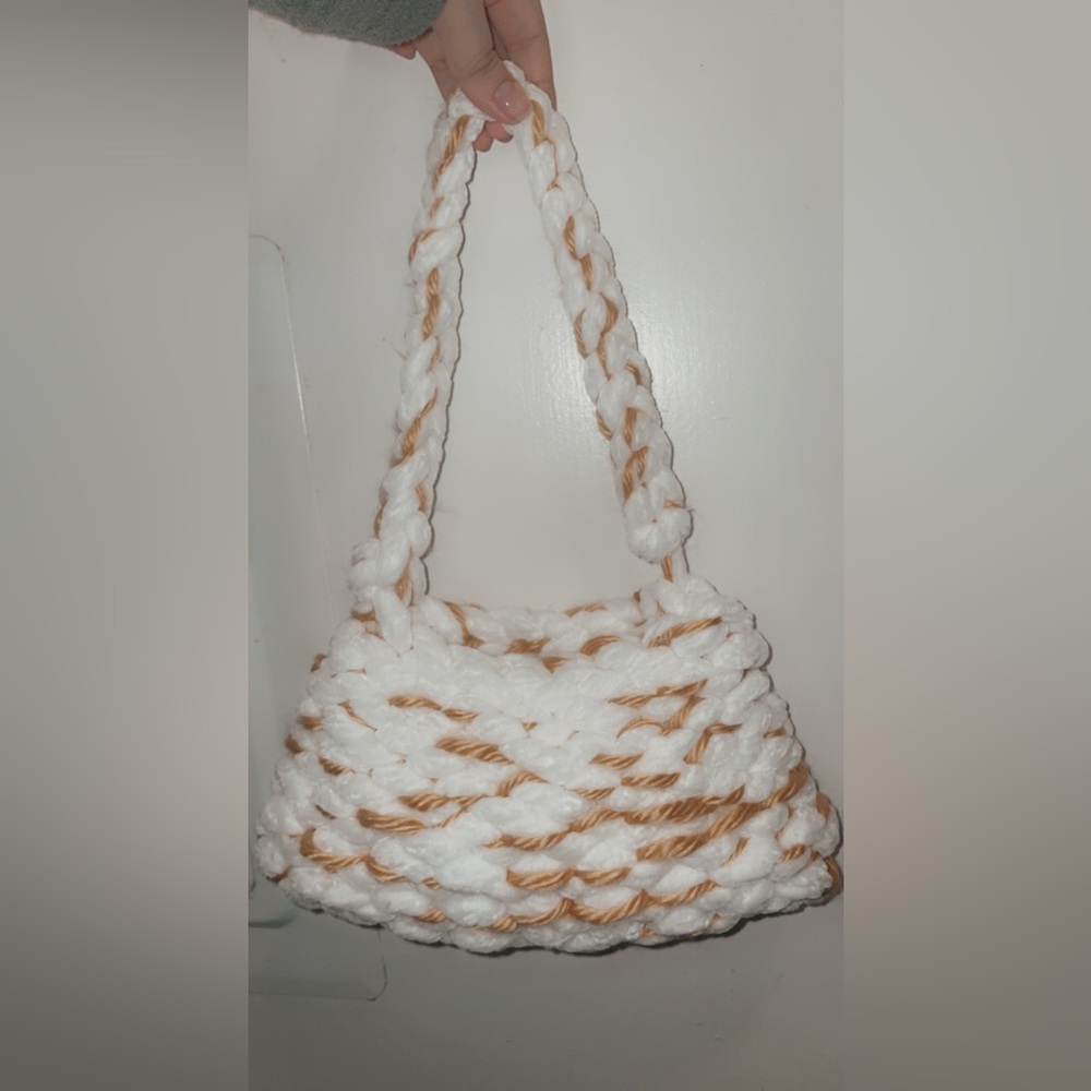 Crotchet shoulder bag